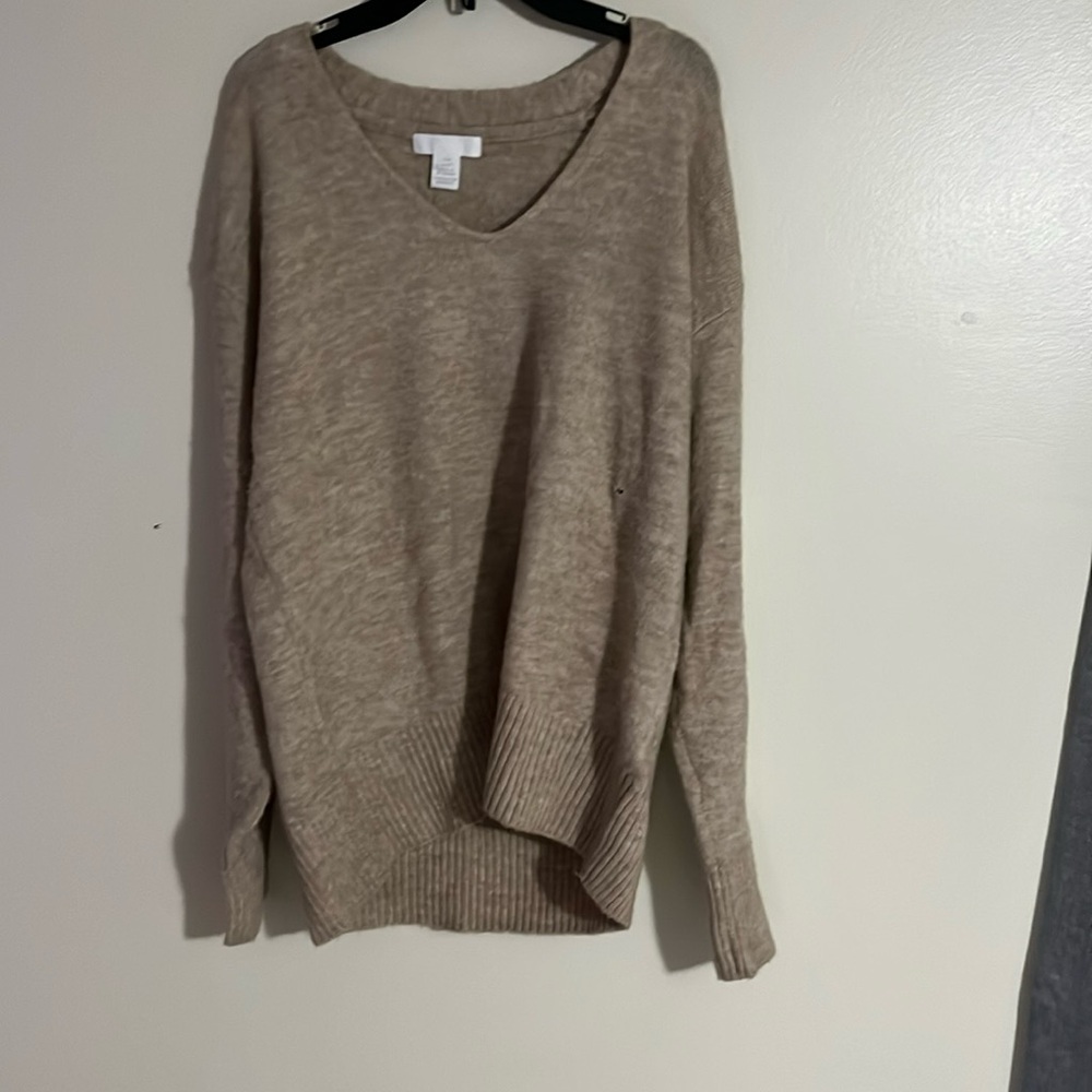 H&M V Neck Sweater Long Sleeve Shirt Cream Cozy Comfy
